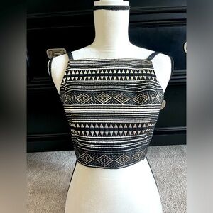 Posh Etiquette Boutique Crop - S, zipper back, woven, excellent condition